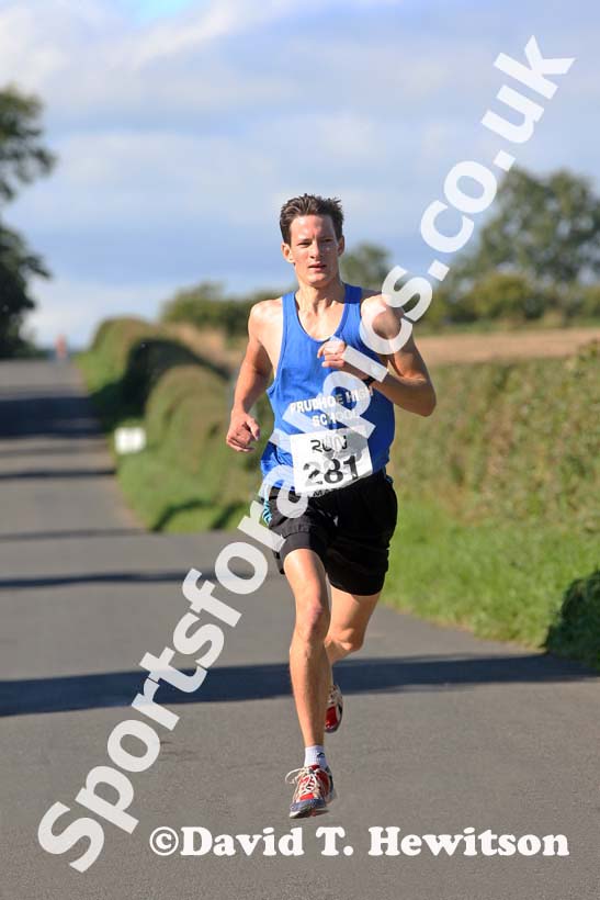 Robert Forster (Tynedale) 2nd in the 10k Run Northumberland Matfen. Photo: David T. Hewitson/Sports for All Pics